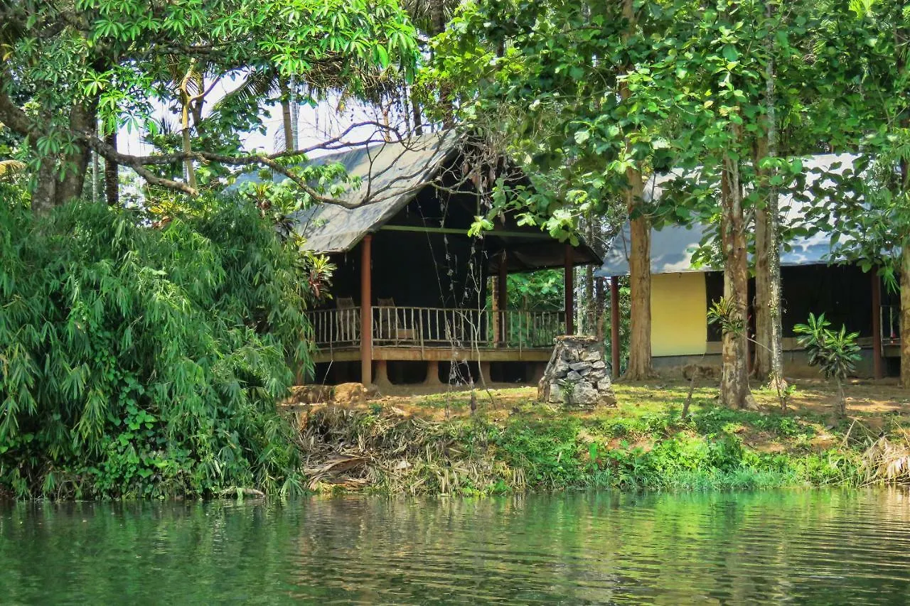 Amritara Riverside Camp Thattakad 4*,